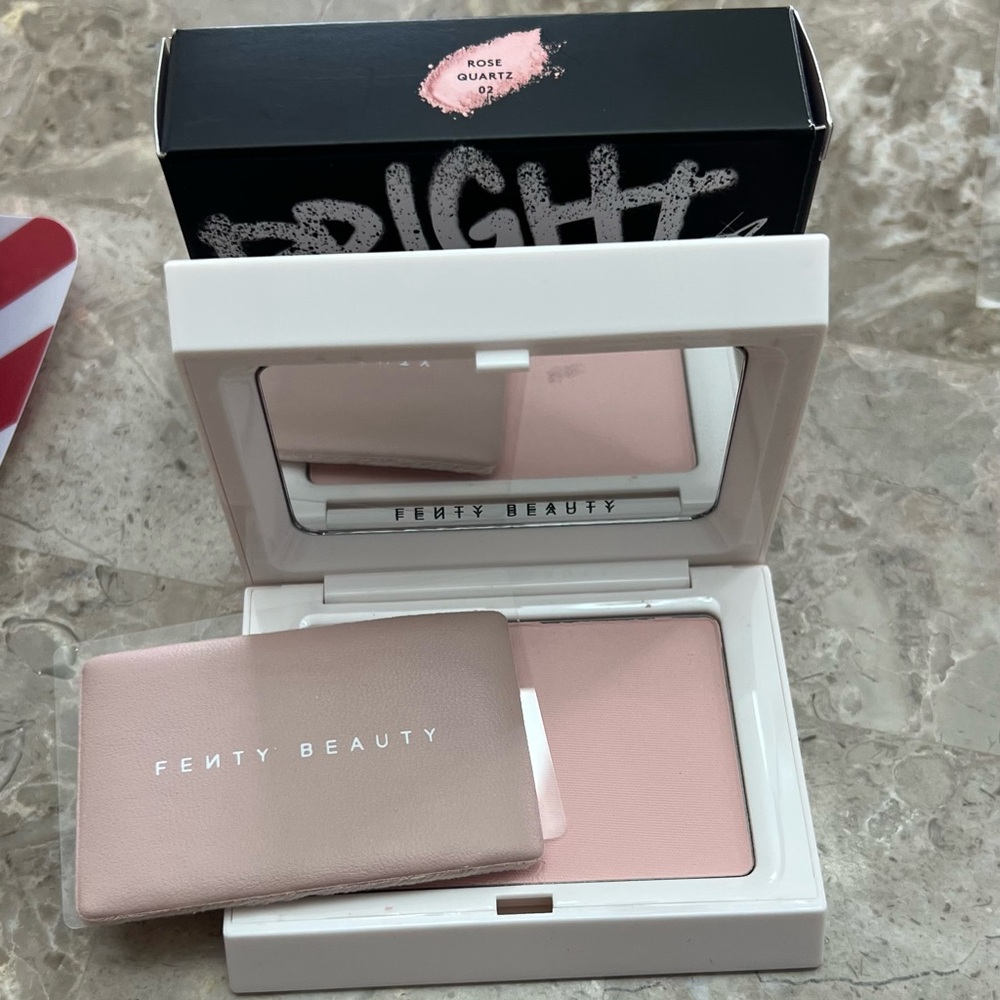 Fenty Beauty Bright Fix Blurring Powder